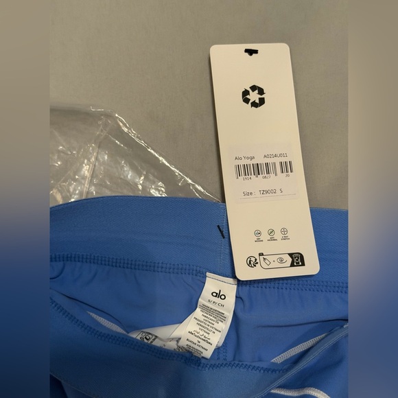 ALO Yoga Heartthrob Sky Blue Activewear Set - Picture 5 of 6